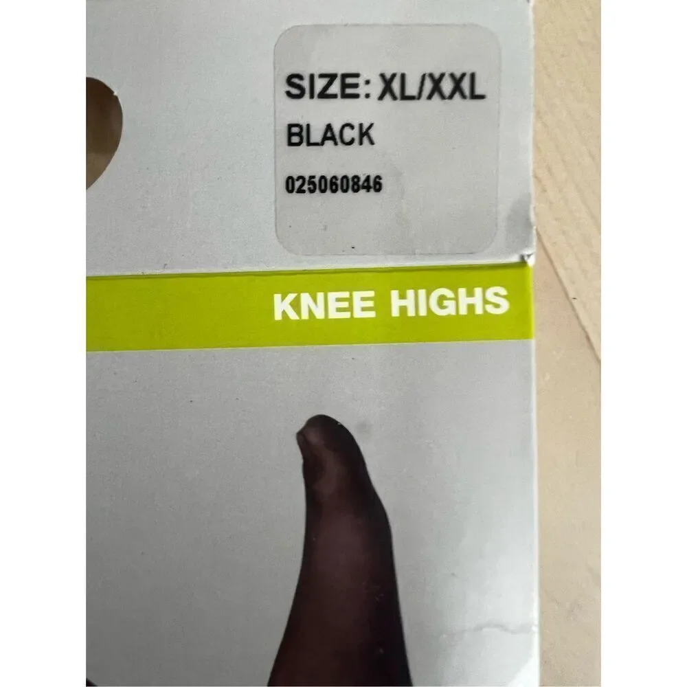 Hanes solutions pair